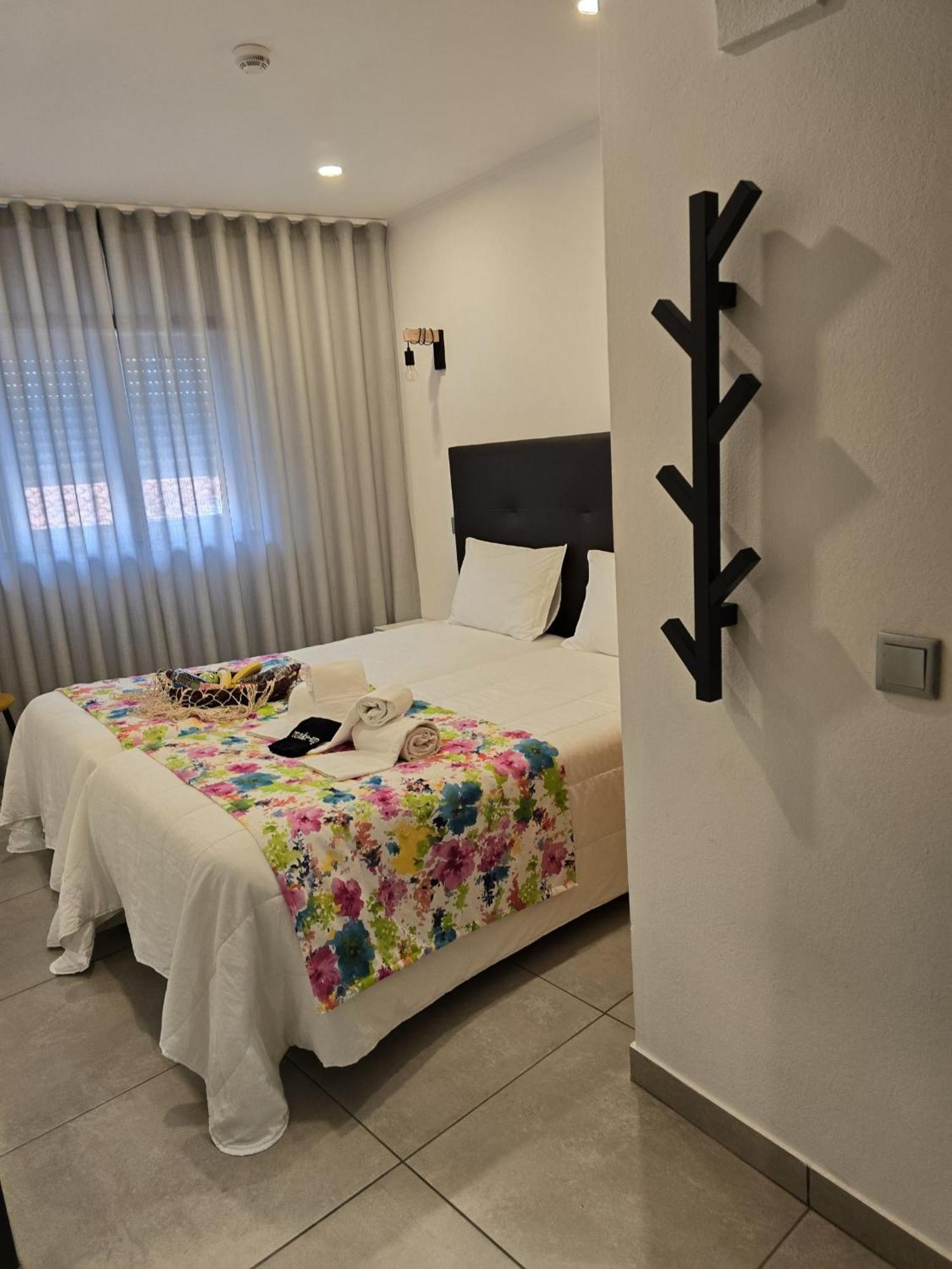 Lc'S Guesthouse Lagos Exterior foto